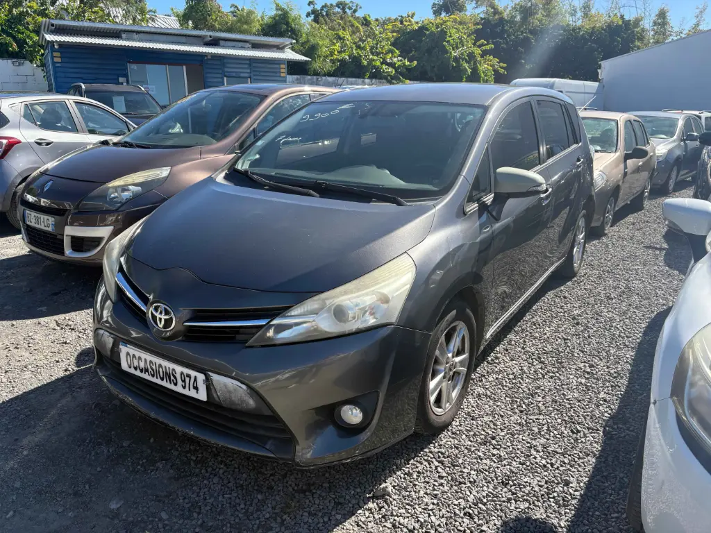 [DD-213-CN] TOYOTA Corolla Verso Grise 2.0 D-4D